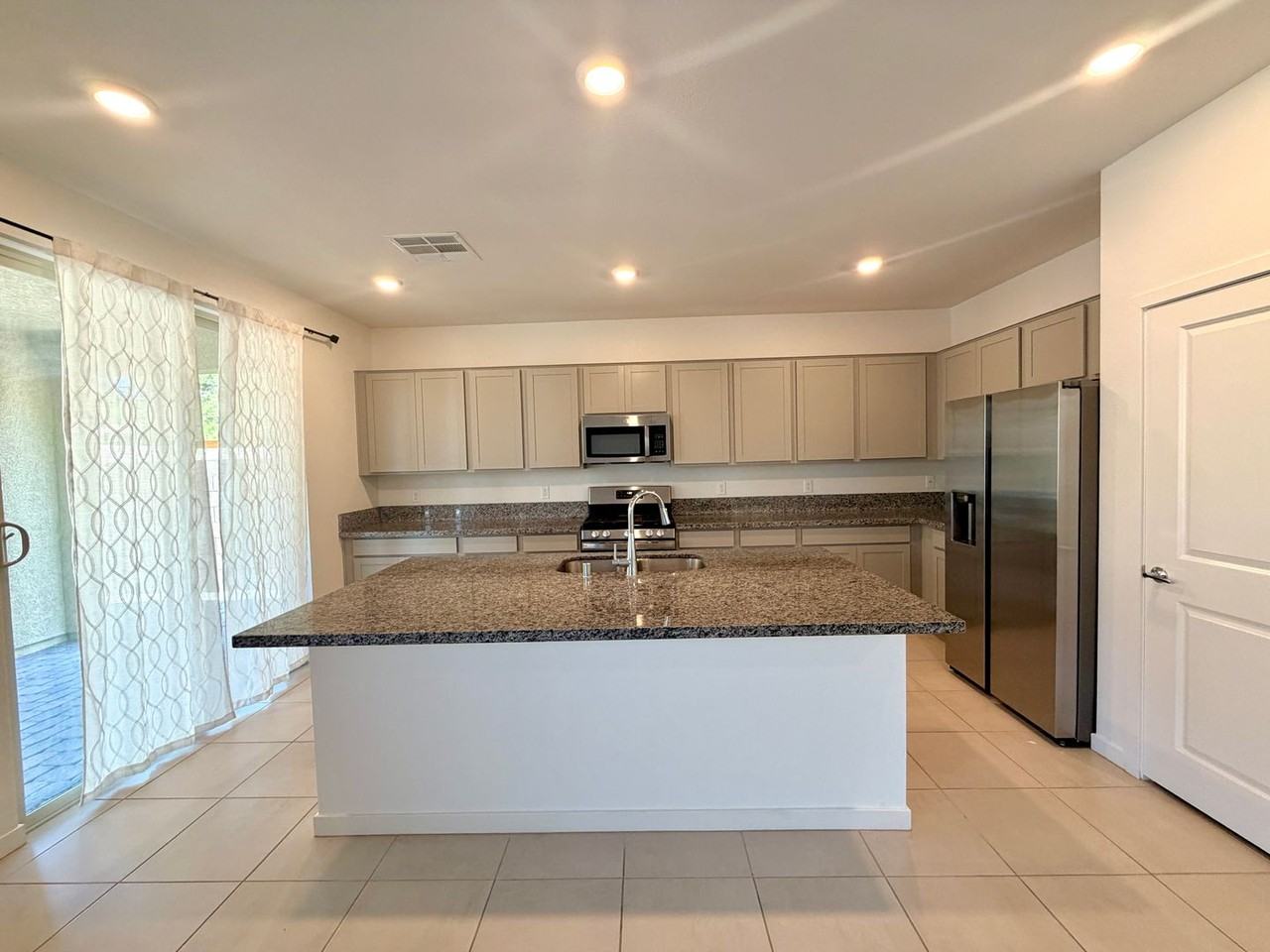 11377 Sonny Miller Ct - Photo 7 of 38