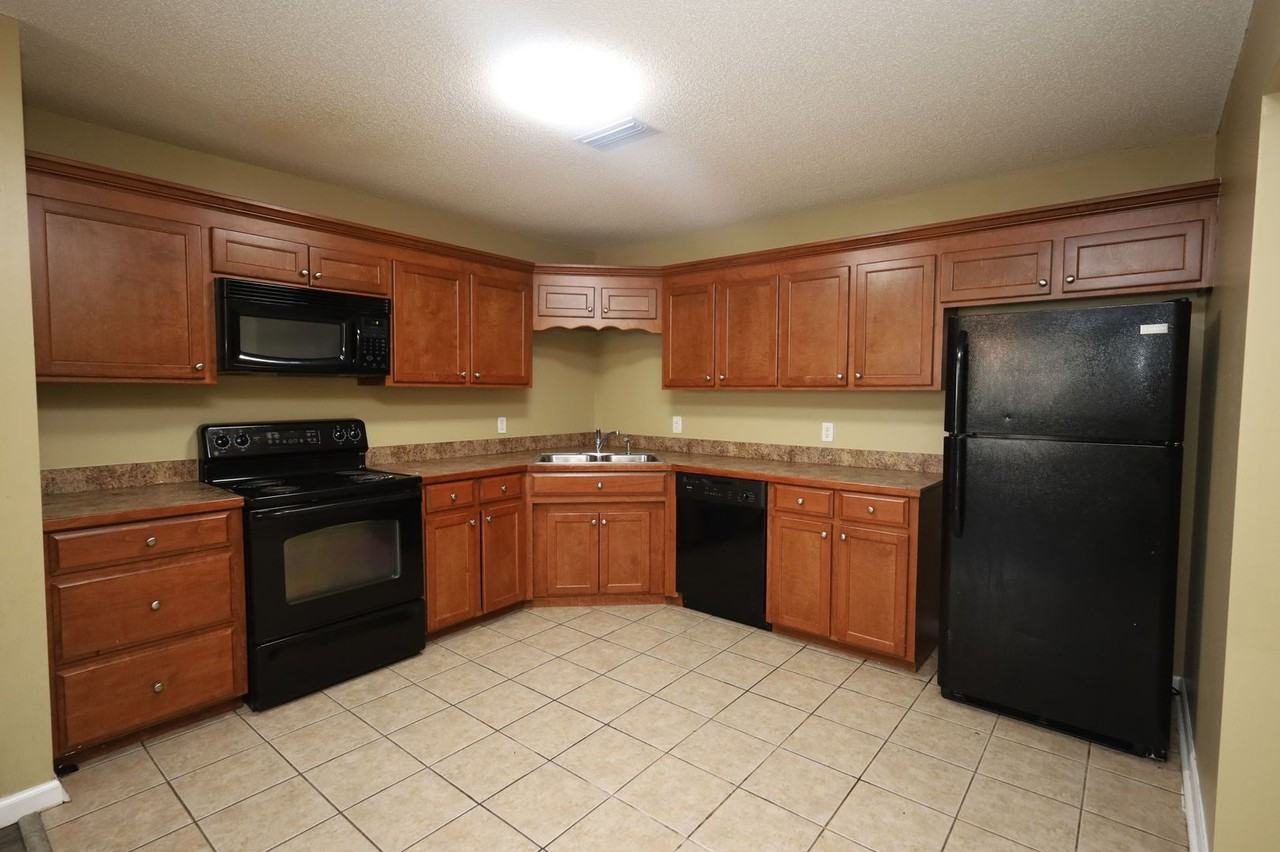 1728 Eli Pl - Photo 5 of 15