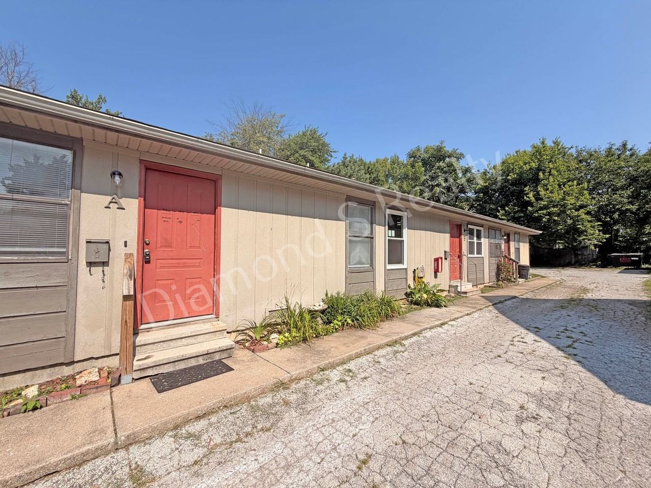 531 W State St - Photo 2 of 13