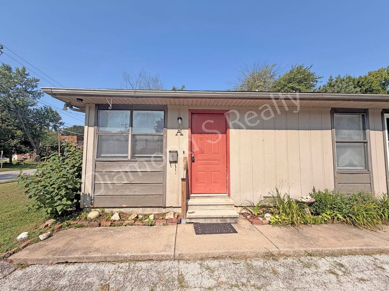 531 W State St - Photo 3 of 13