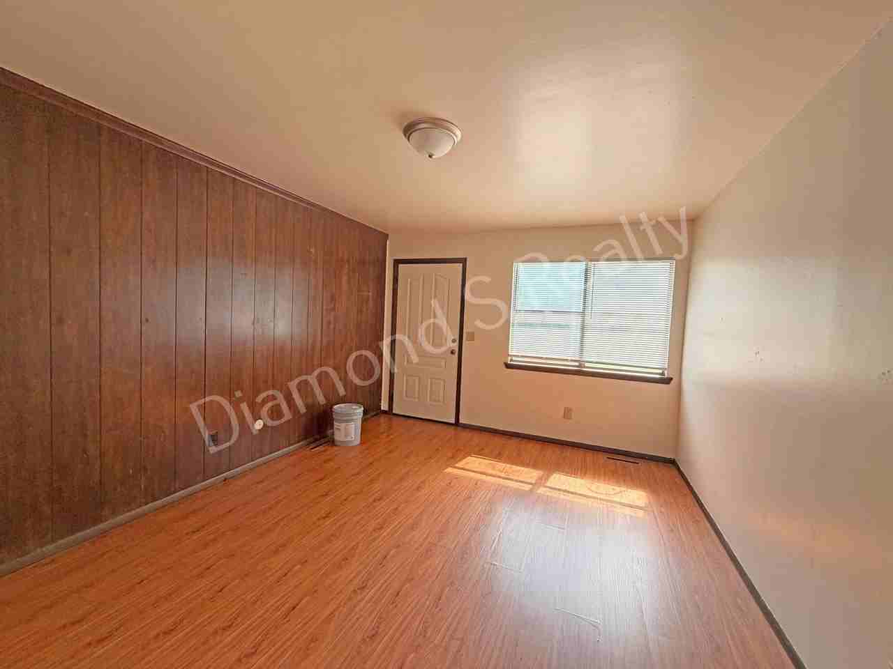 531 W State St - Photo 5 of 13