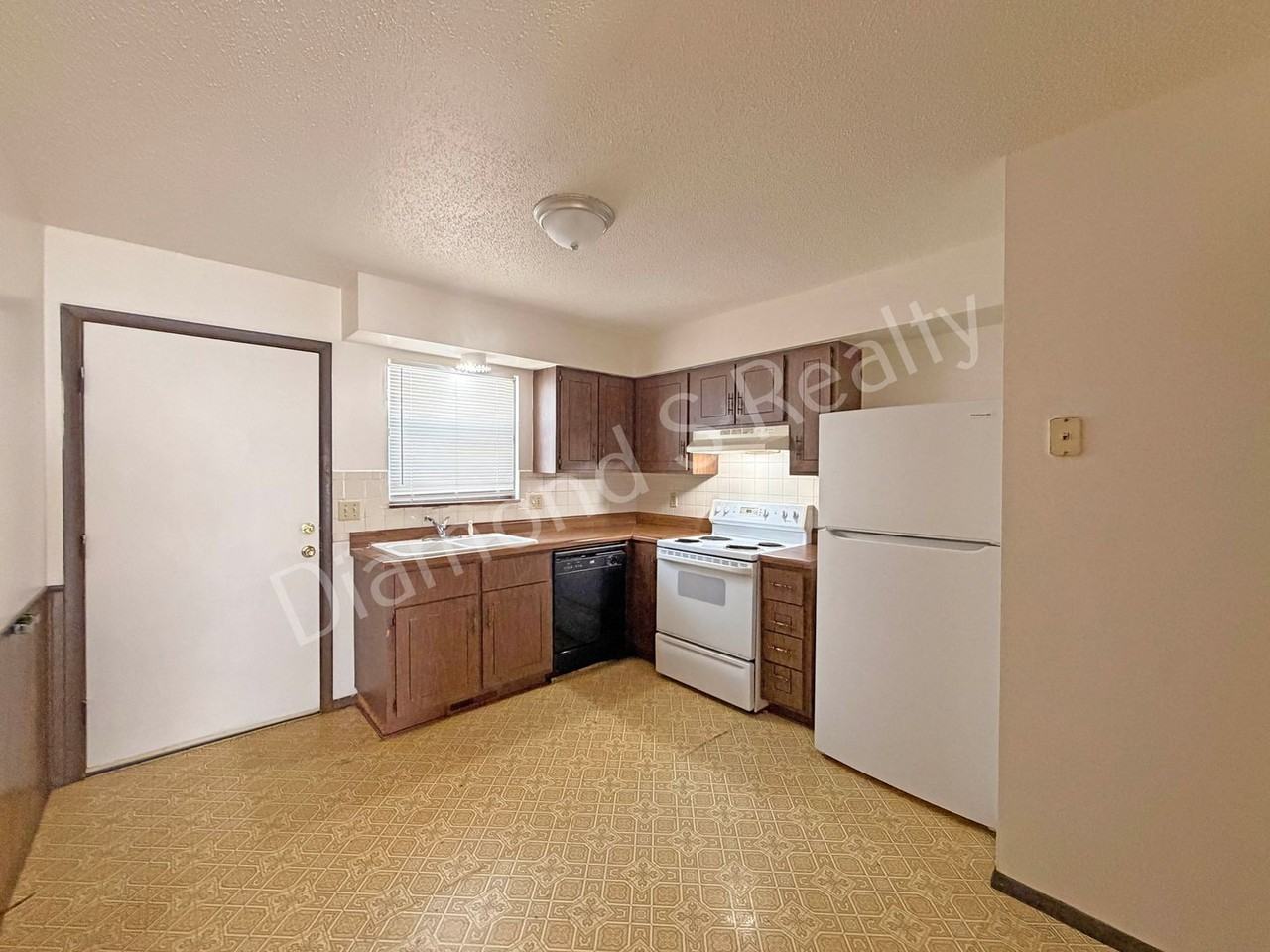 531 W State St - Photo 6 of 13