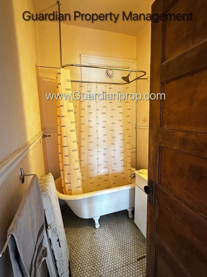 2882 Humboldt Ave S #301 - Photo 7 of 9
