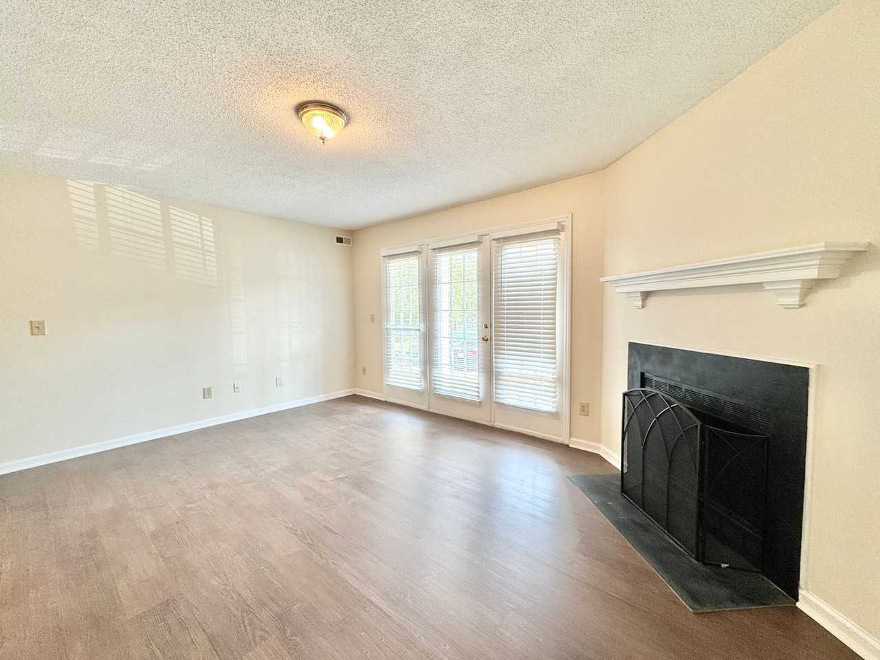 7123 W Friendly Ave Apt D - Photo 2 of 9