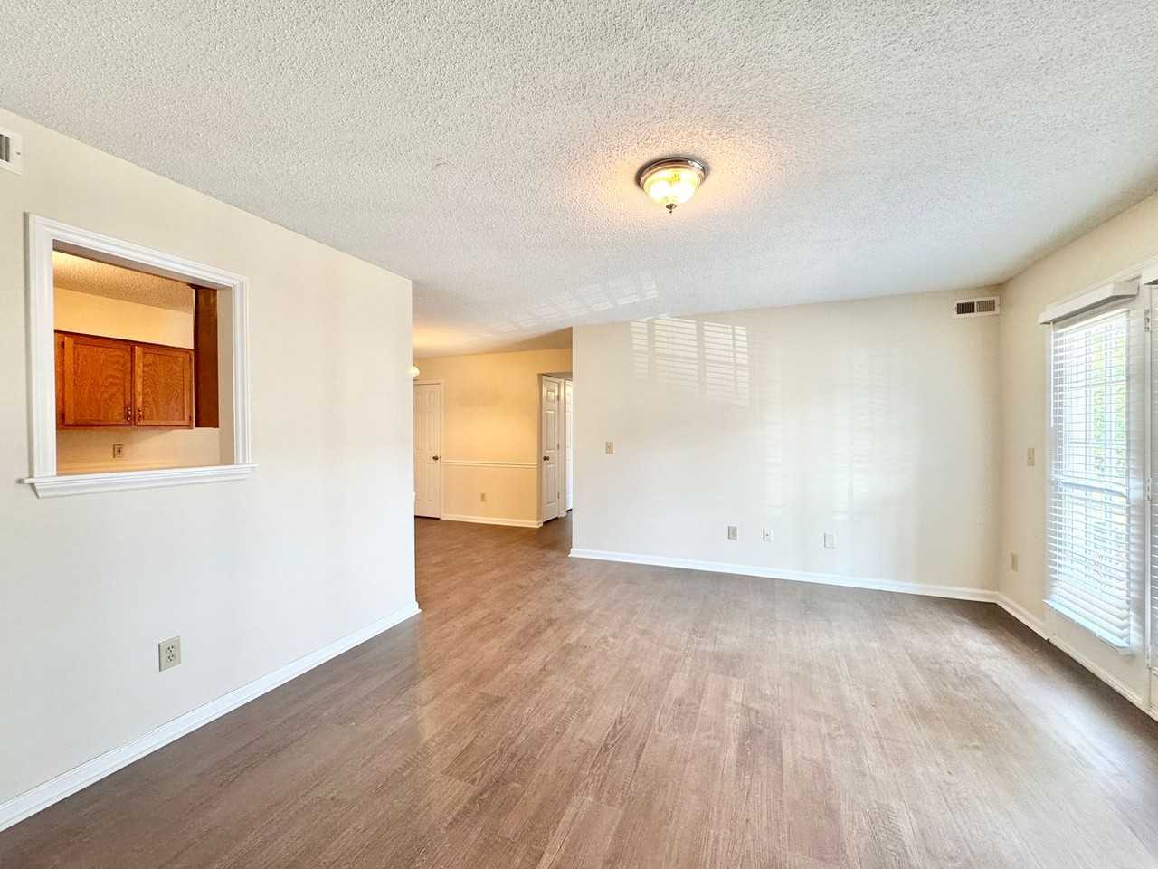 7123 W Friendly Ave Apt D - Photo 3 of 9