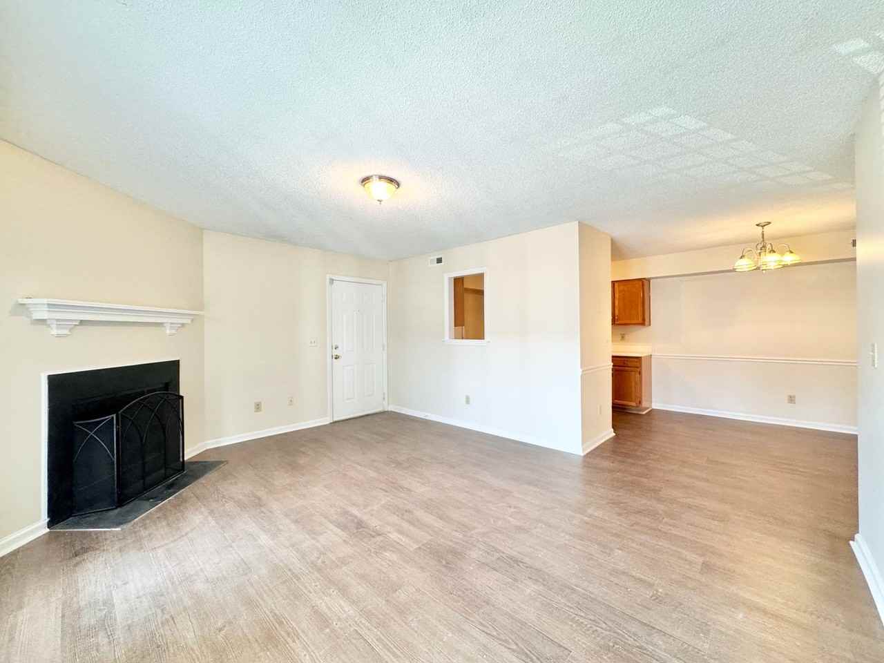 7123 W Friendly Ave Apt D - Photo 4 of 9