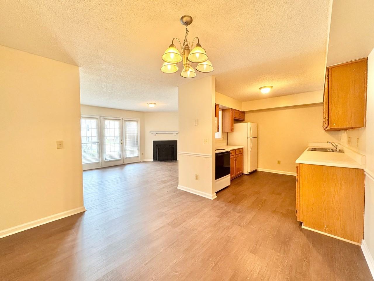 7123 W Friendly Ave Apt D - Photo 5 of 9