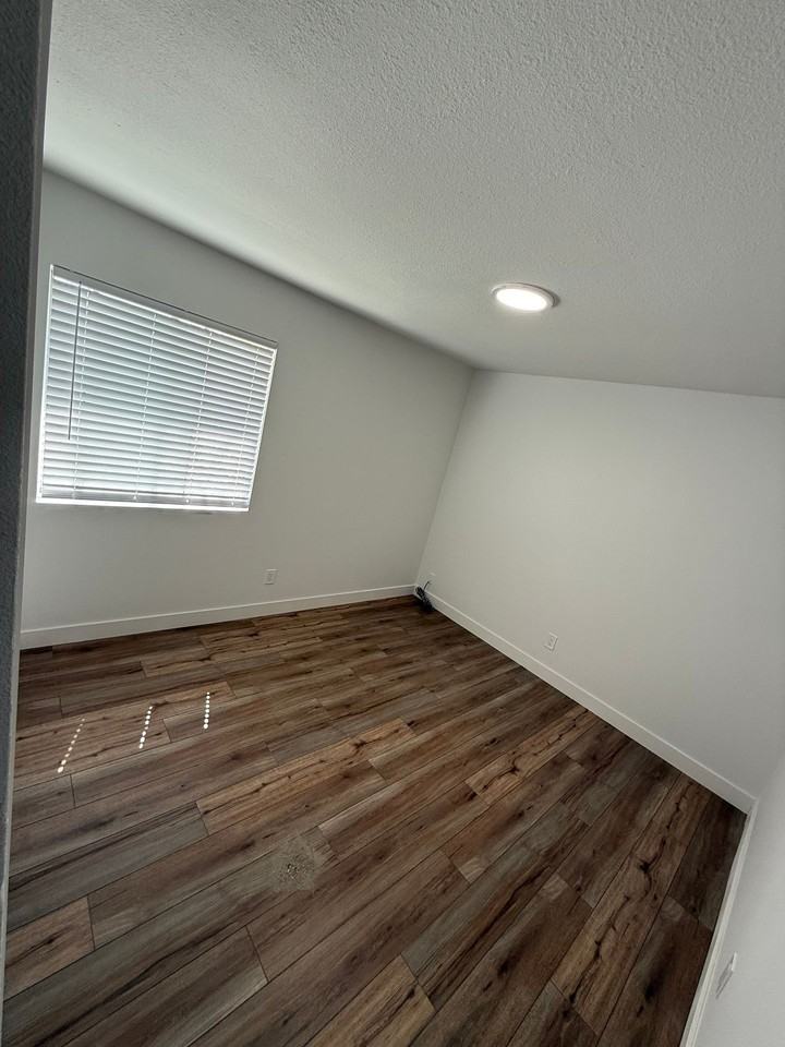 801-805 Monarch Cir - Photo 6 of 26