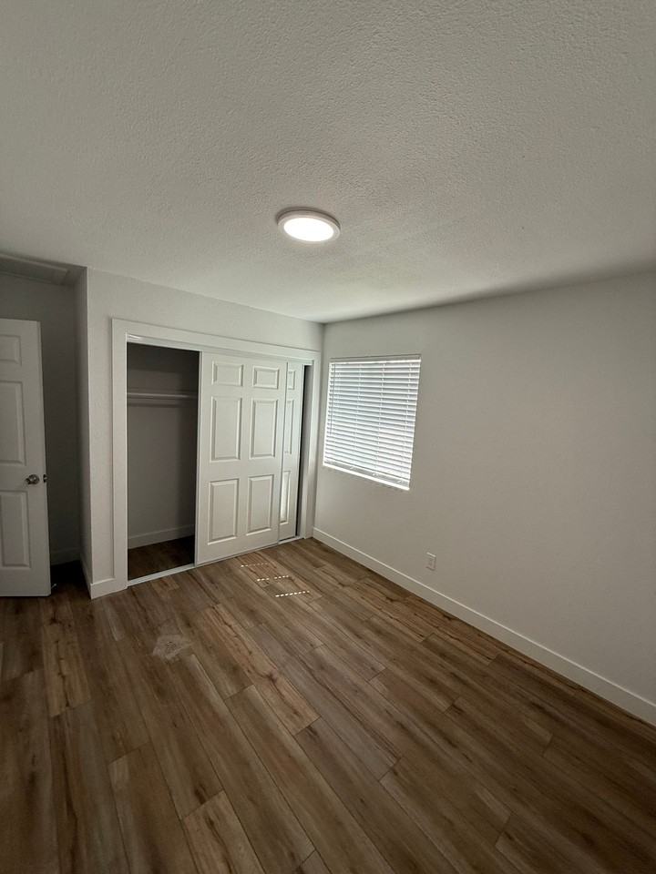 801-805 Monarch Cir - Photo 7 of 26