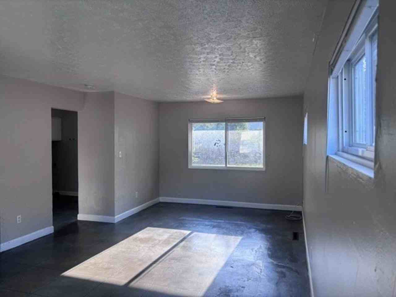 2377 Hanna Dr - Photo 3 of 15