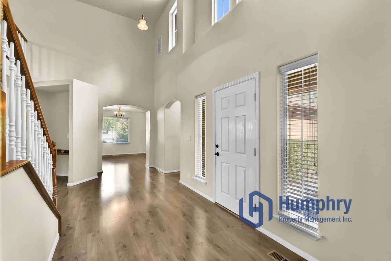 3956 E Granger Dr - Photo 3 of 50