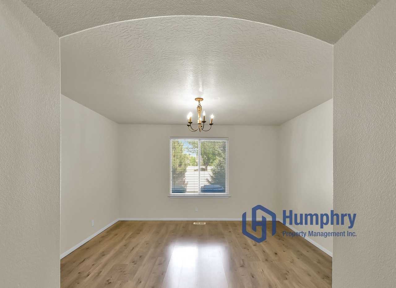 3956 E Granger Dr - Photo 6 of 50