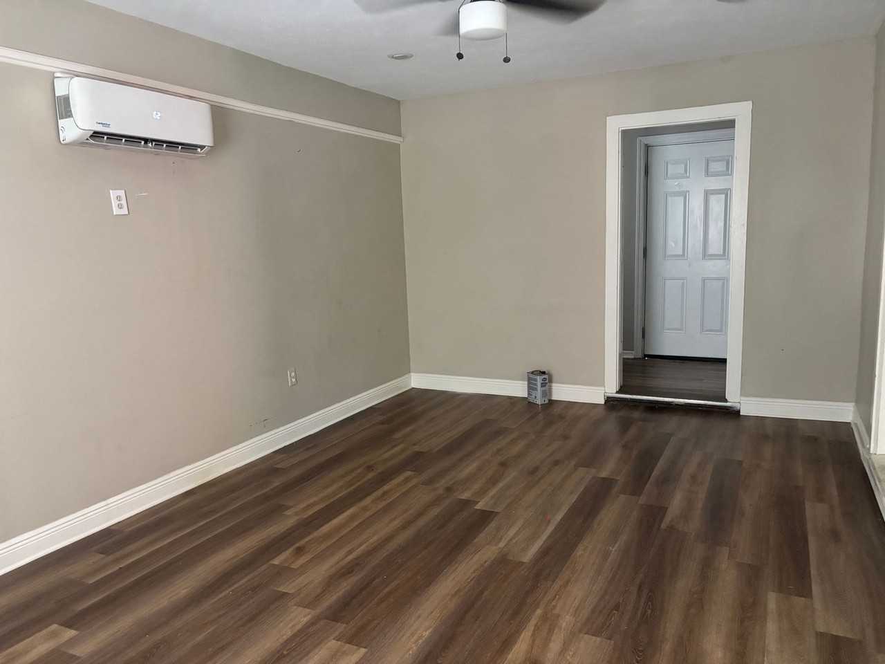 151 Chatham Cir - Photo 2 of 10
