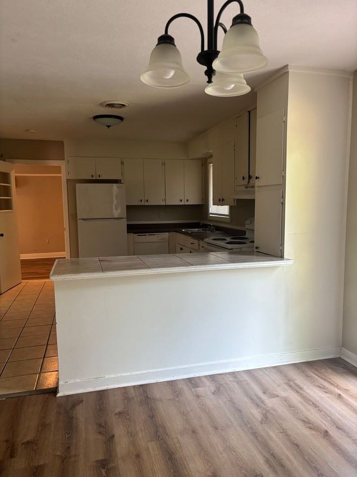 151 Chatham Cir - Photo 4 of 10