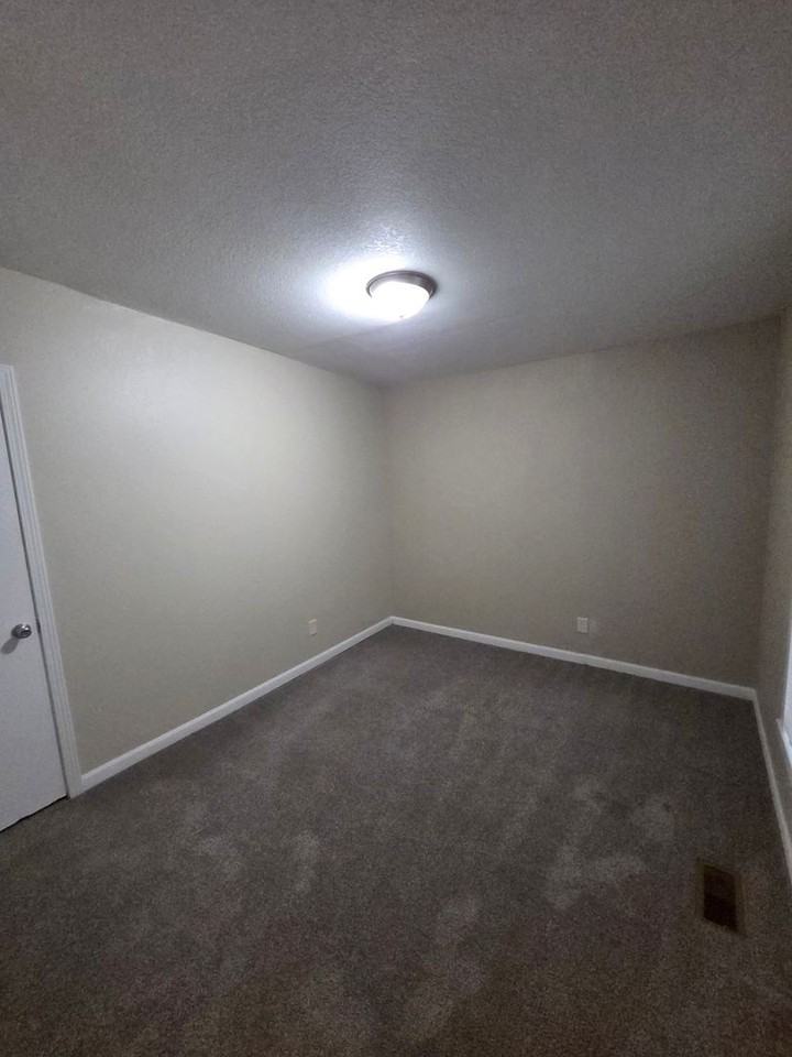 1118 S Water St - Photo 3 of 20