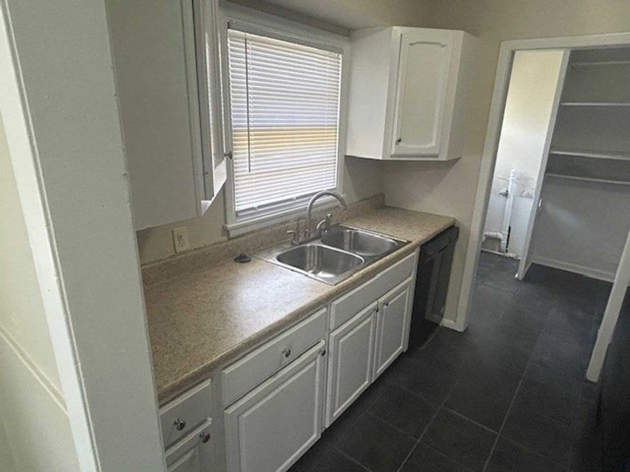 2738 S Minnesota Ave - Photo 2 of 17