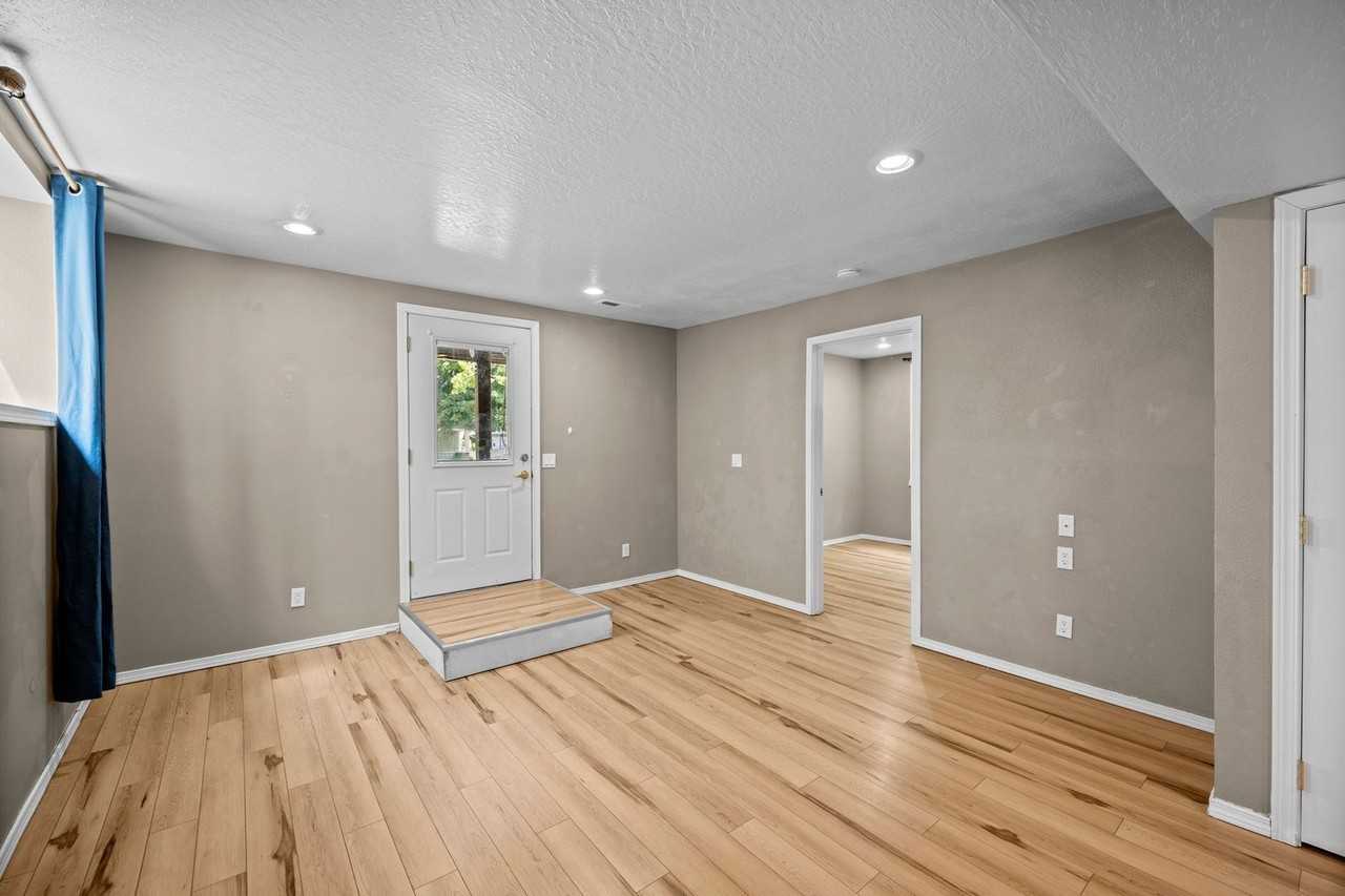 1022 E 12th Ave - Photo 6 of 13