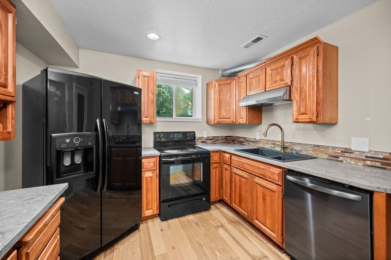 1022 E 12th Ave - Photo 7 of 13