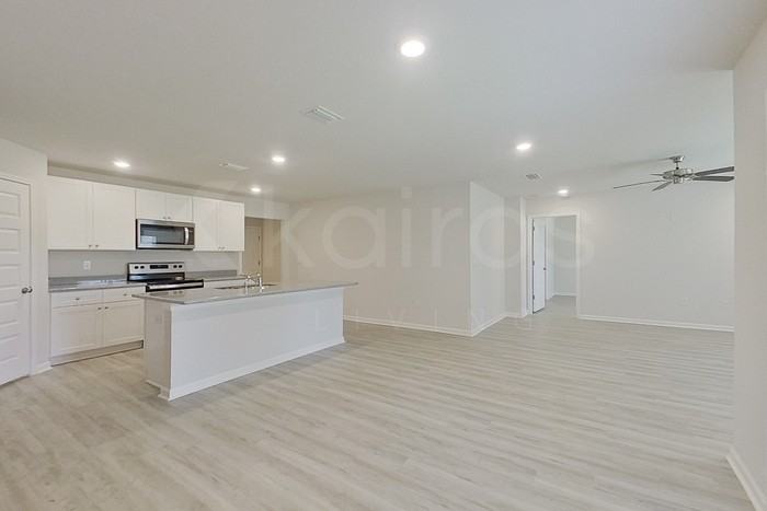 409 Monarch Ln - Photo 4 of 22