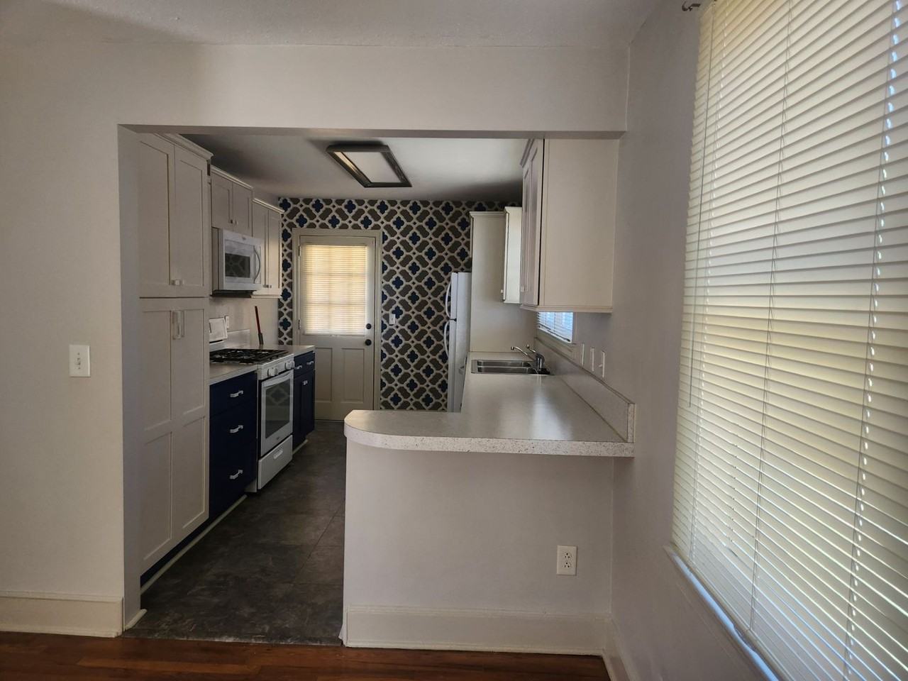 2913 English Ave - Photo 3 of 4