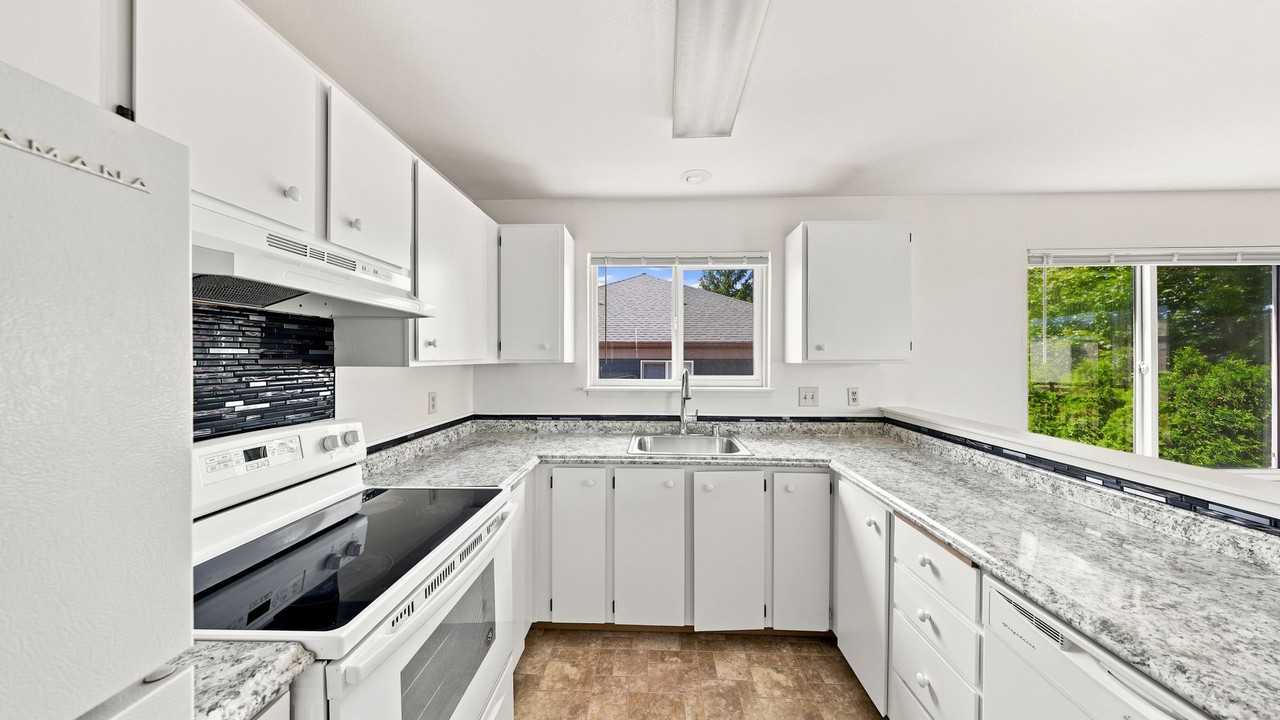 441 Ne Kettle St #B101 - Photo 4 of 7