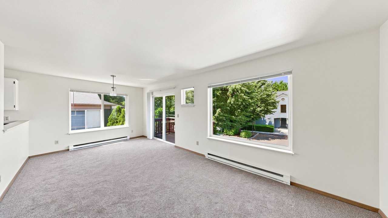 441 Ne Kettle St #B202 - Photo 3 of 7