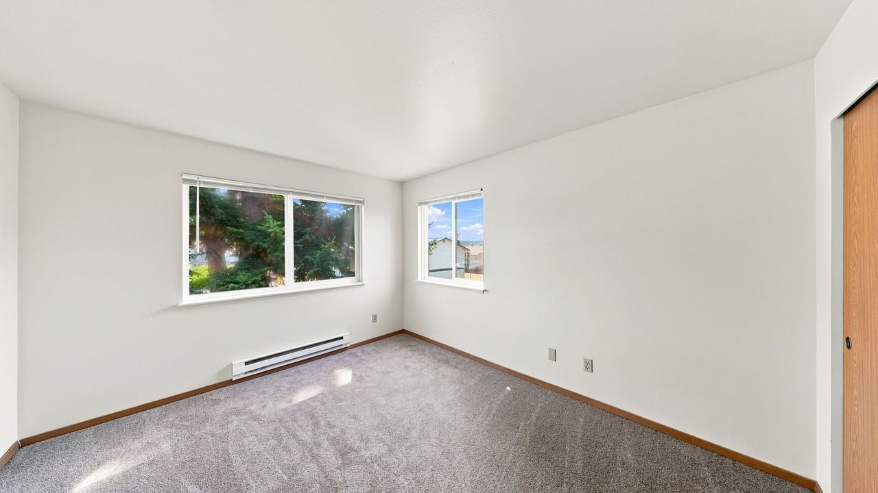 441 Ne Kettle St #B202 - Photo 5 of 7