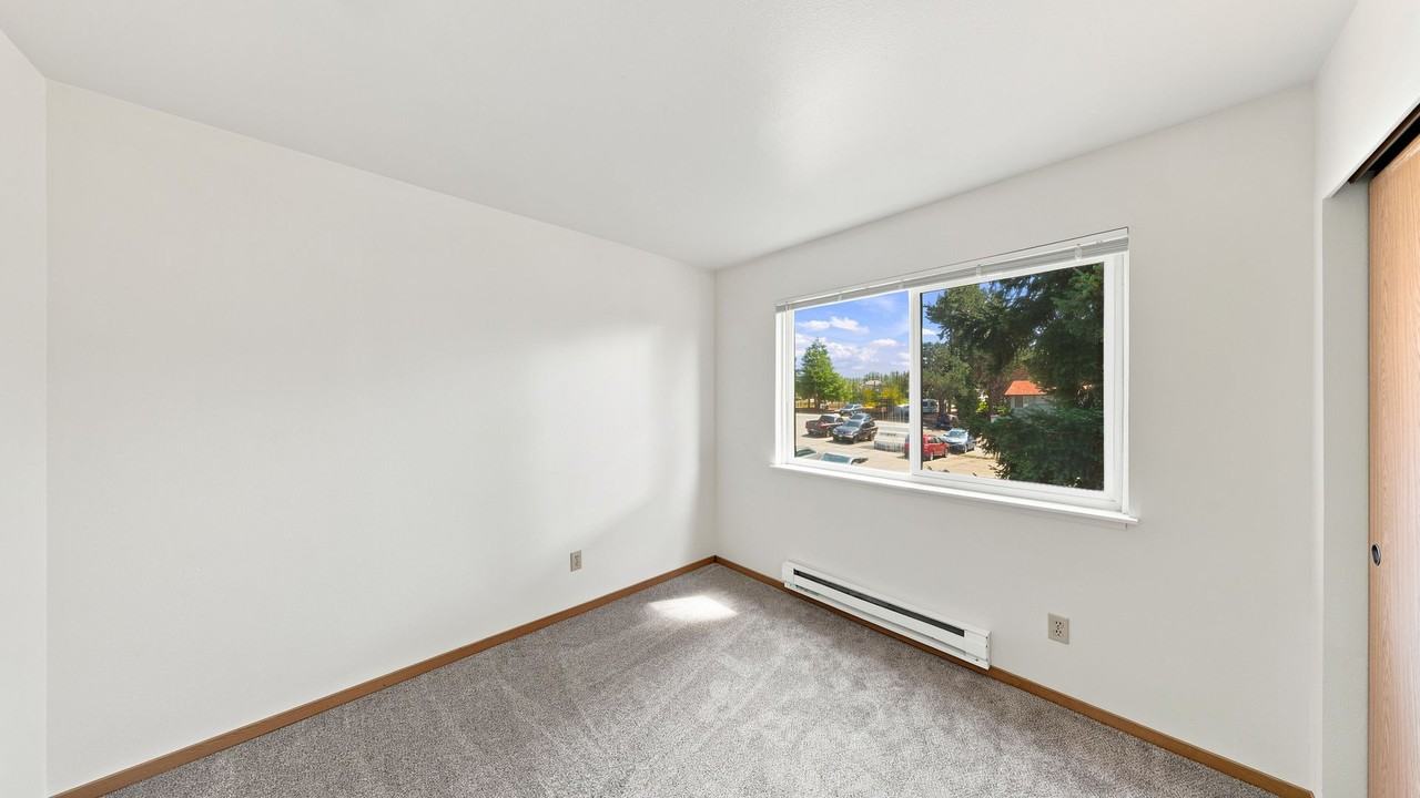 441 Ne Kettle St #B202 - Photo 6 of 7