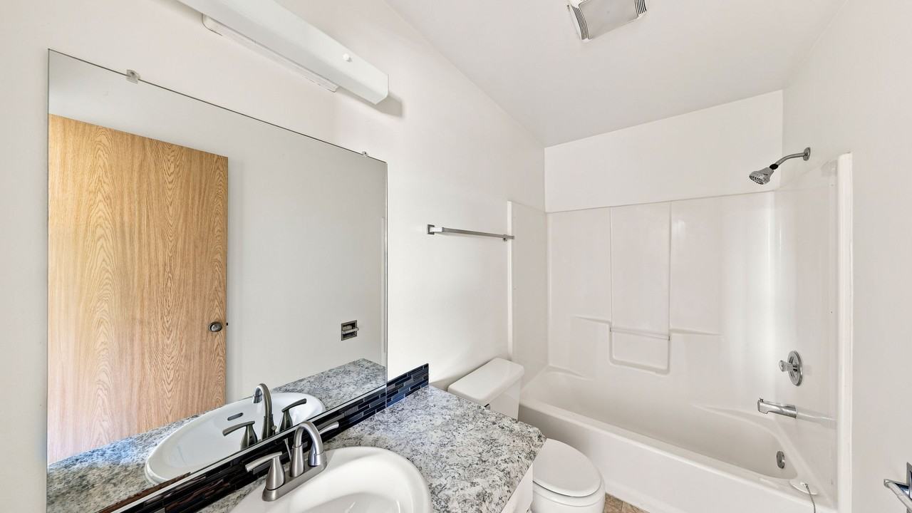 441 Ne Kettle St #B202 - Photo 7 of 7