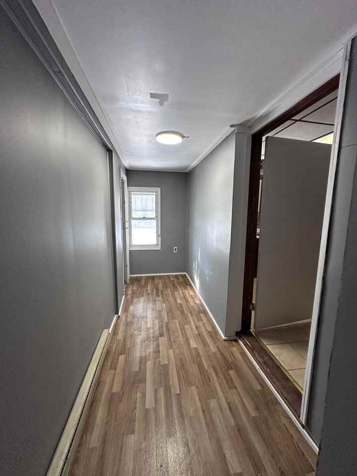 606 W Main St - Photo 4 of 7