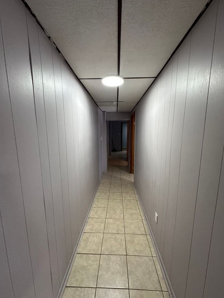 606 W Main St - Photo 5 of 7