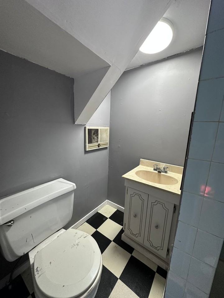 606 W Main St - Photo 6 of 7