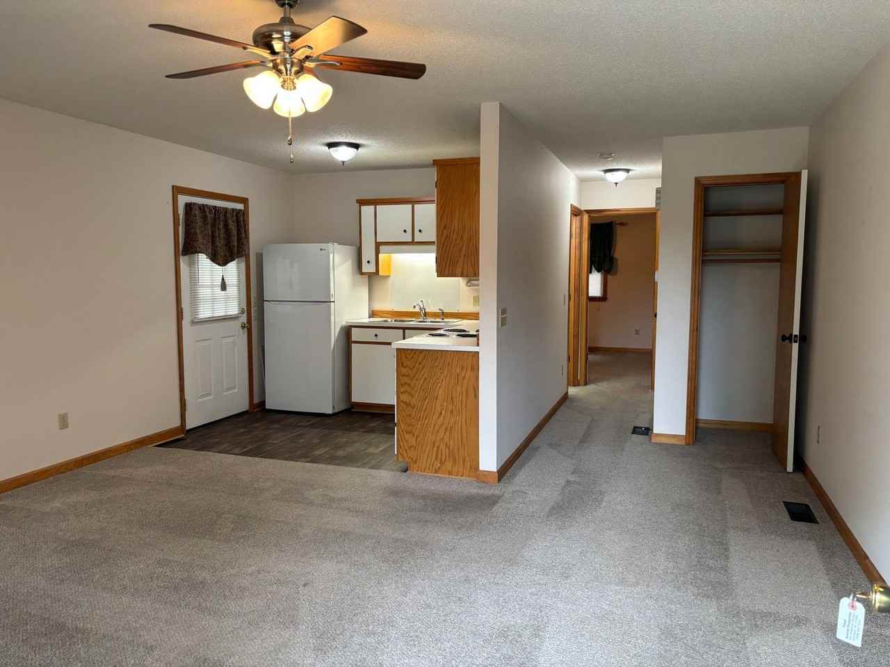 947 Mcdermott St - Photo 2 of 10