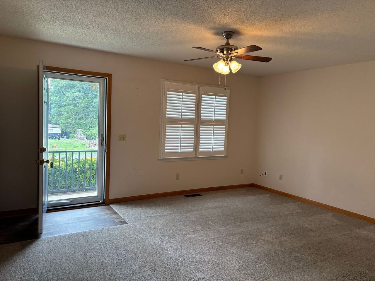 947 Mcdermott St - Photo 3 of 10