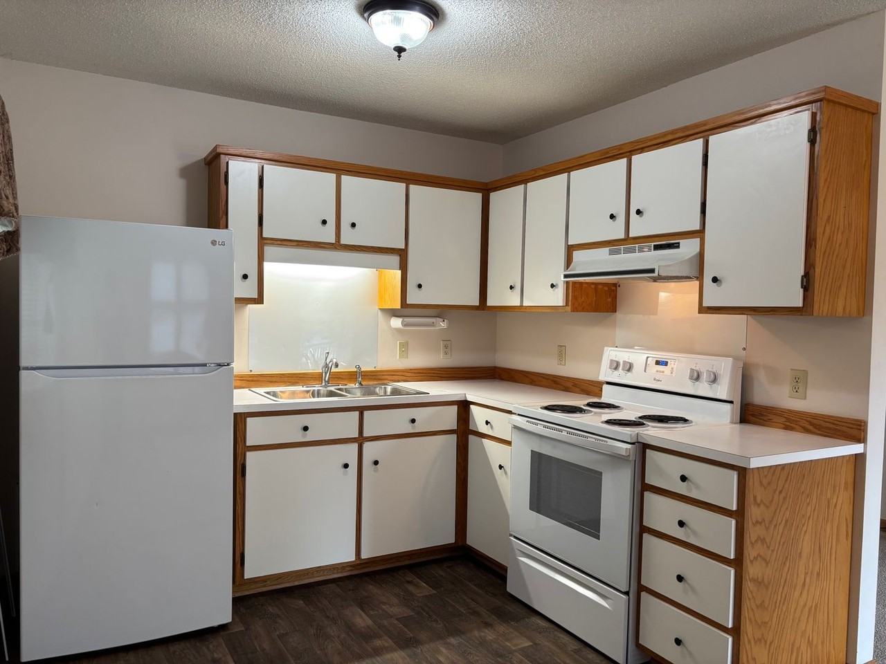 947 Mcdermott St - Photo 4 of 10