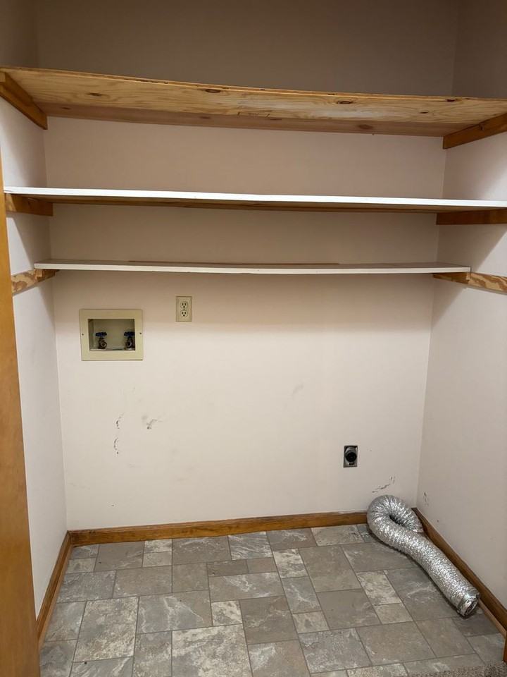 947 Mcdermott St - Photo 6 of 10