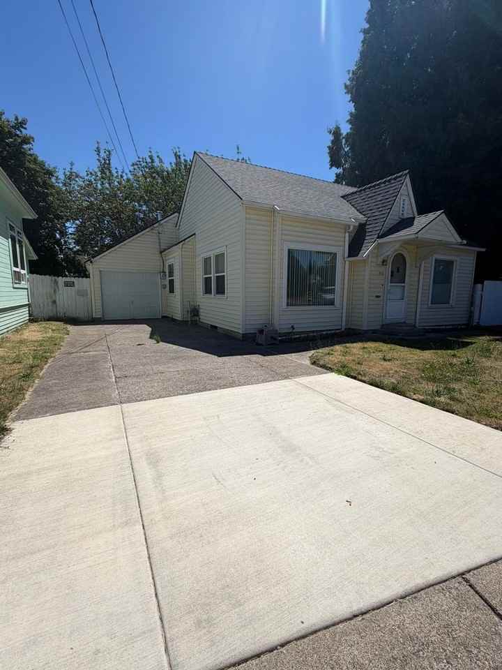 330 E Grant St - Photo 2 of 37