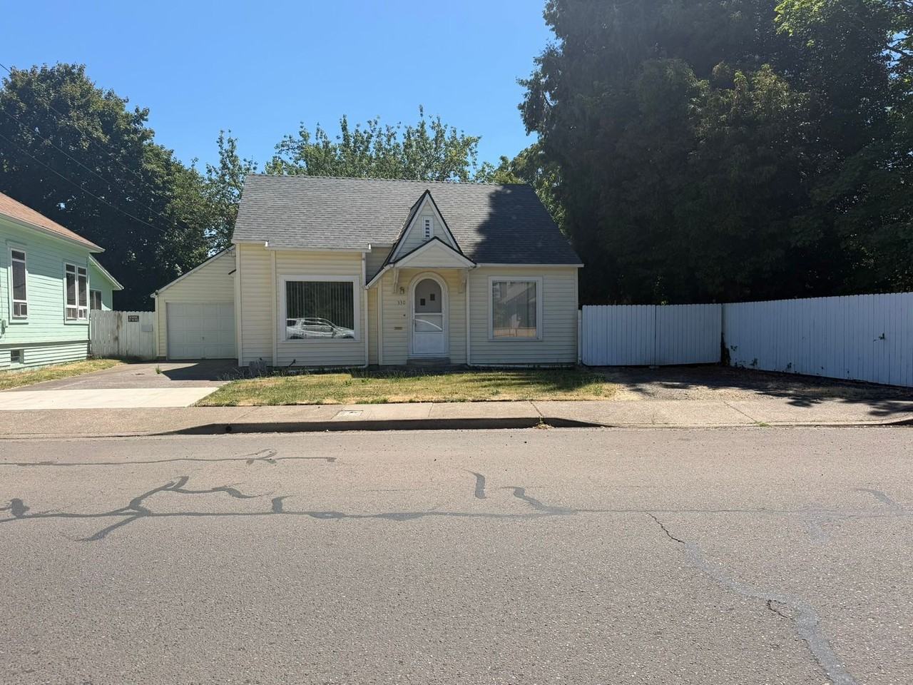 330 E Grant St - Photo 3 of 37