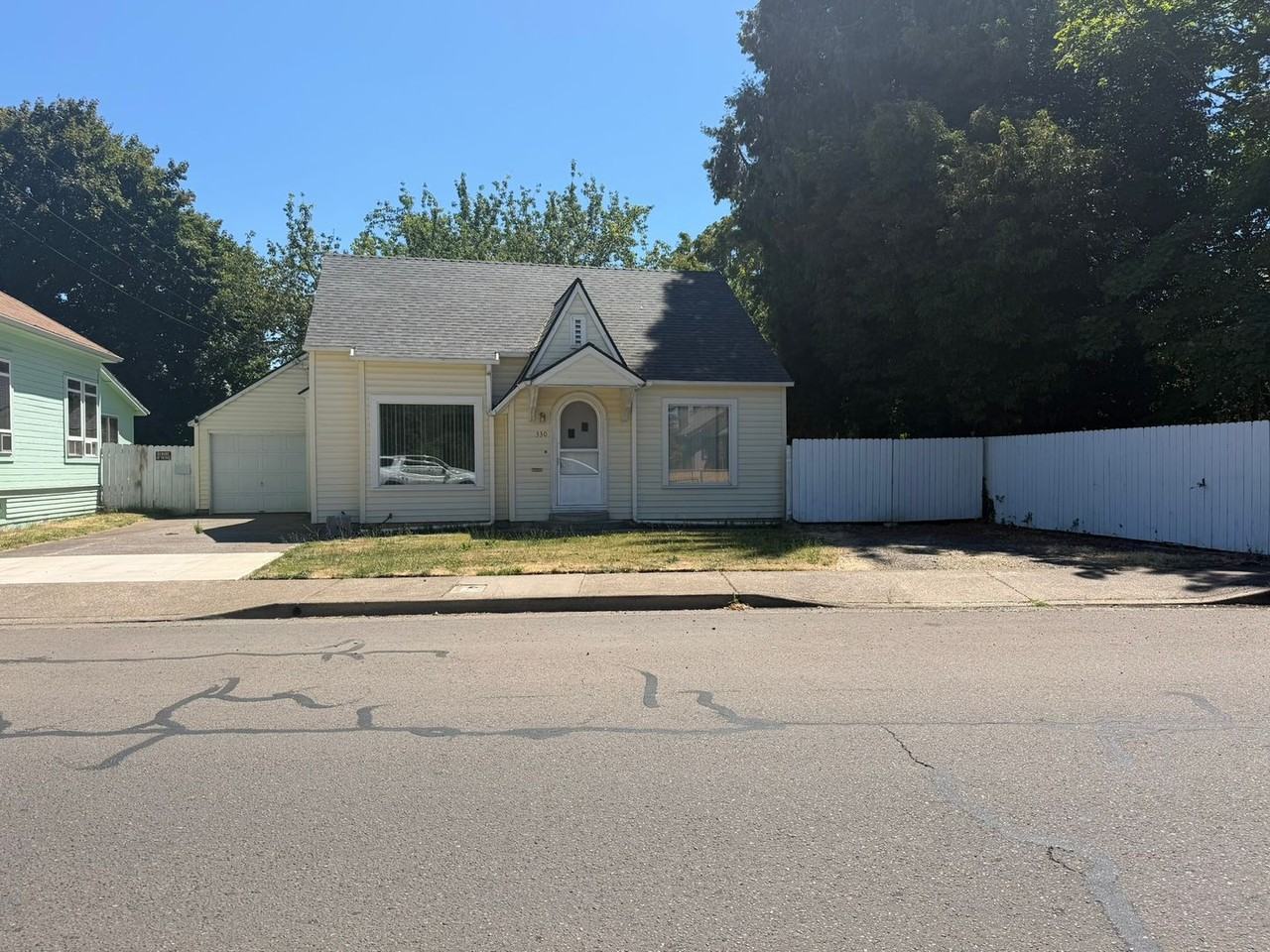 330 E Grant St - Photo 4 of 37