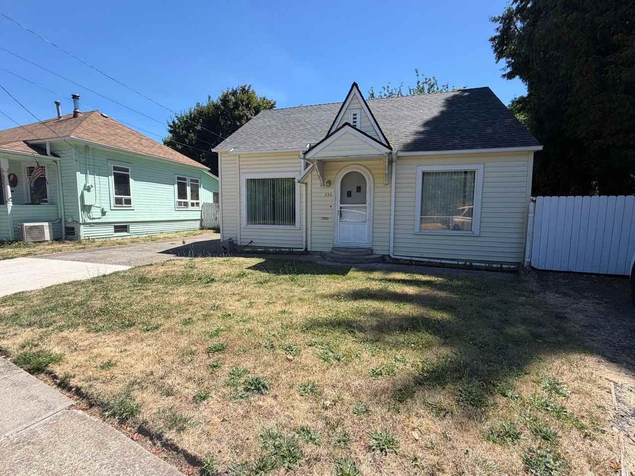 330 E Grant St - Photo 5 of 37