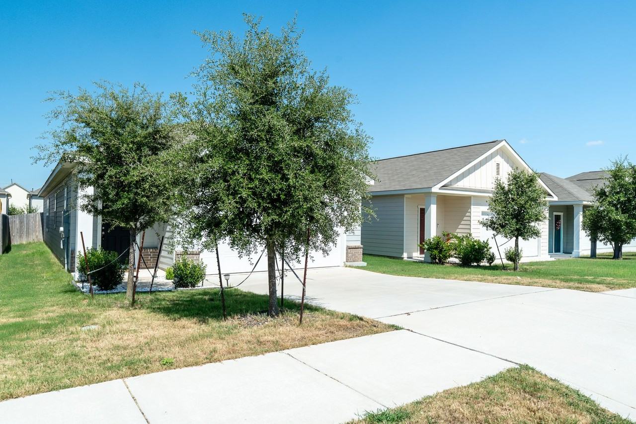402 Gemsbok Rd - Photo 3 of 21