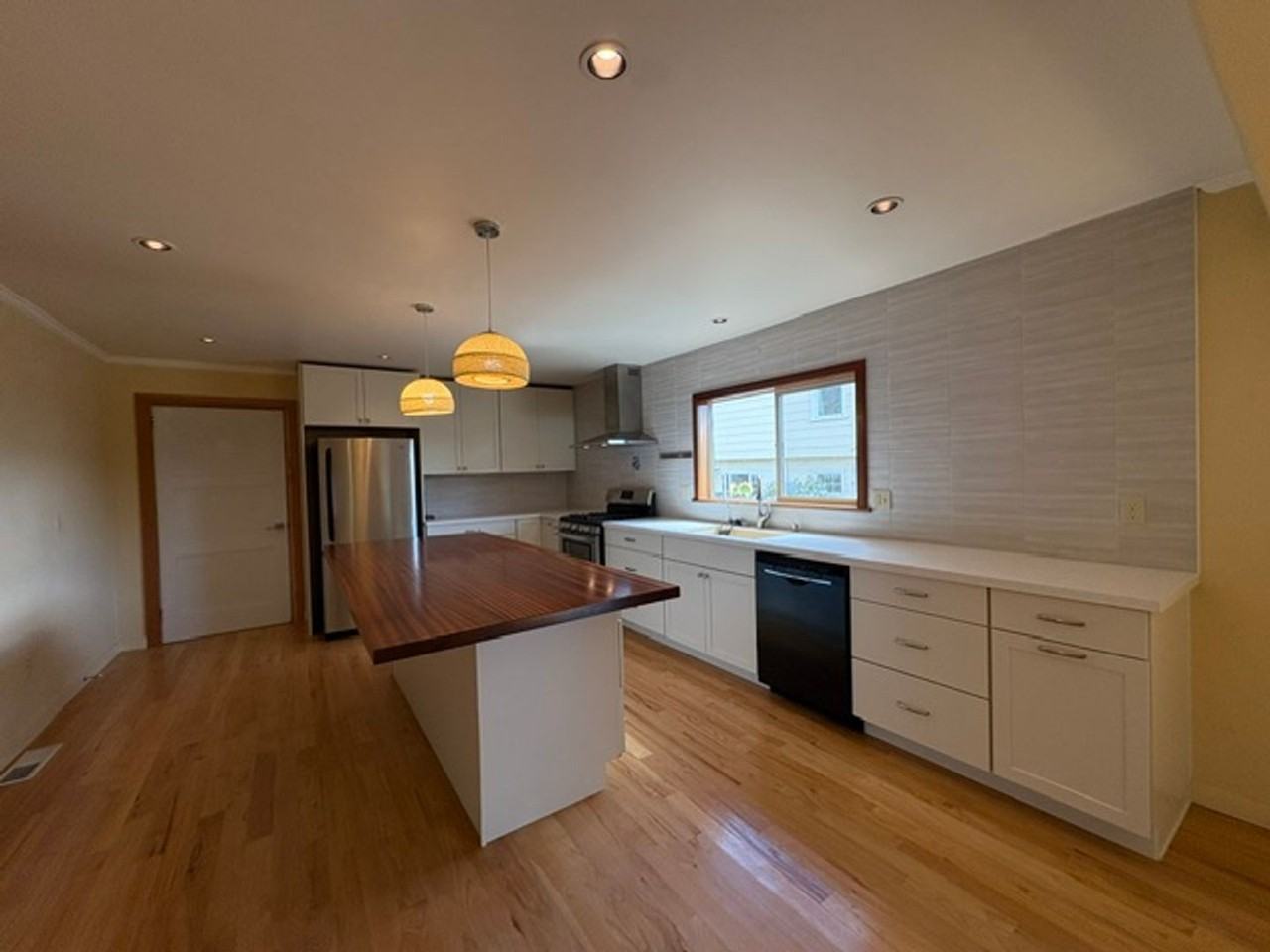 730 3rd Ave - Photo 6 of 28