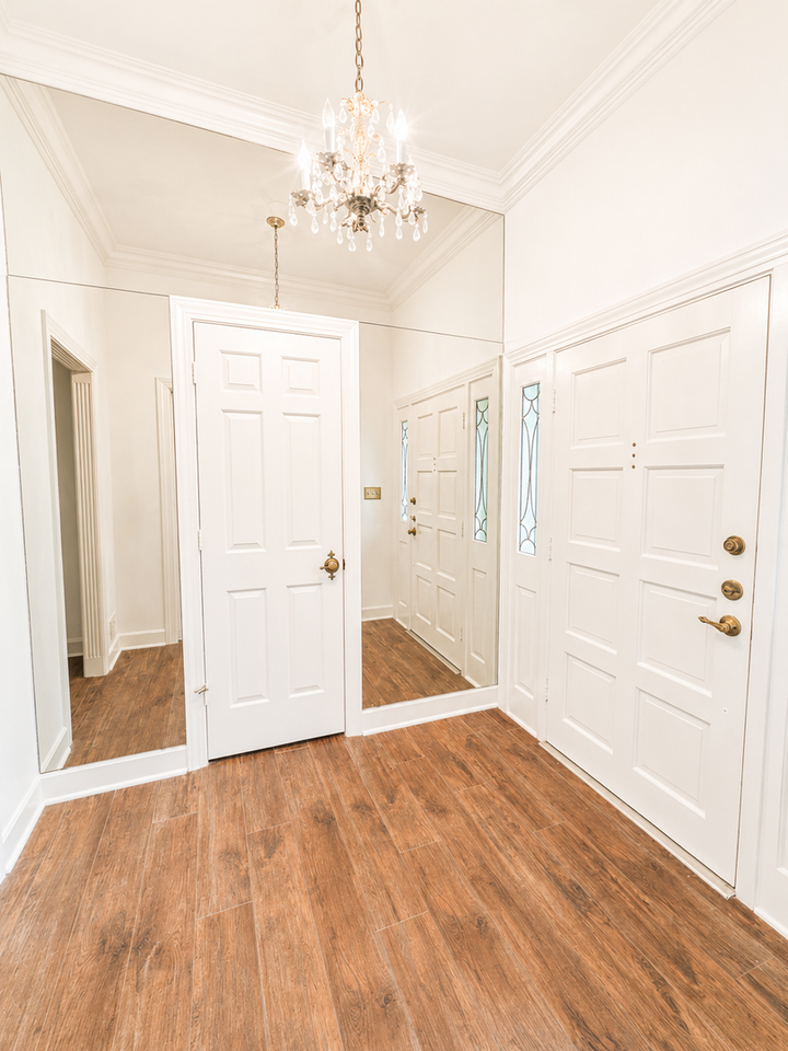 9205 Whitegate Ct - Photo 4 of 48