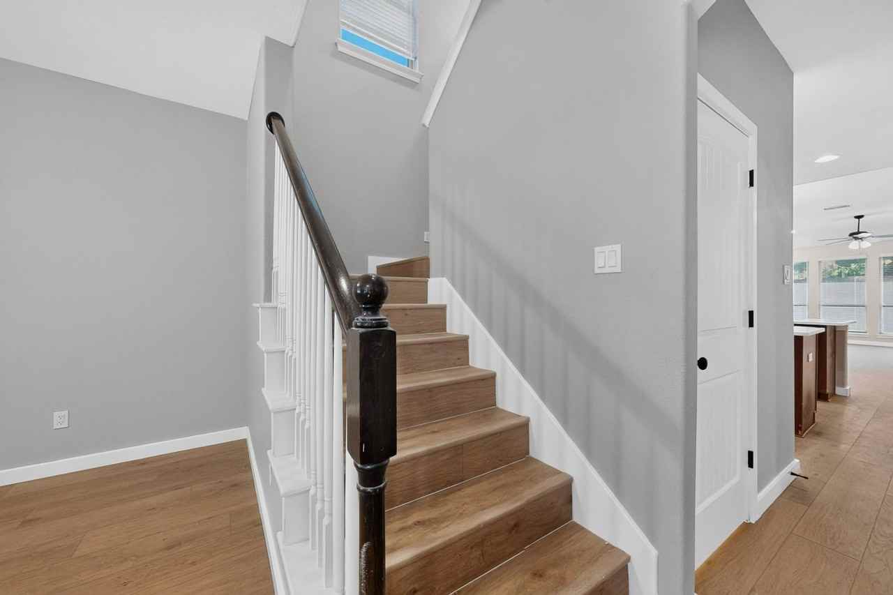3312 Glen Crest Ln - Photo 7 of 48