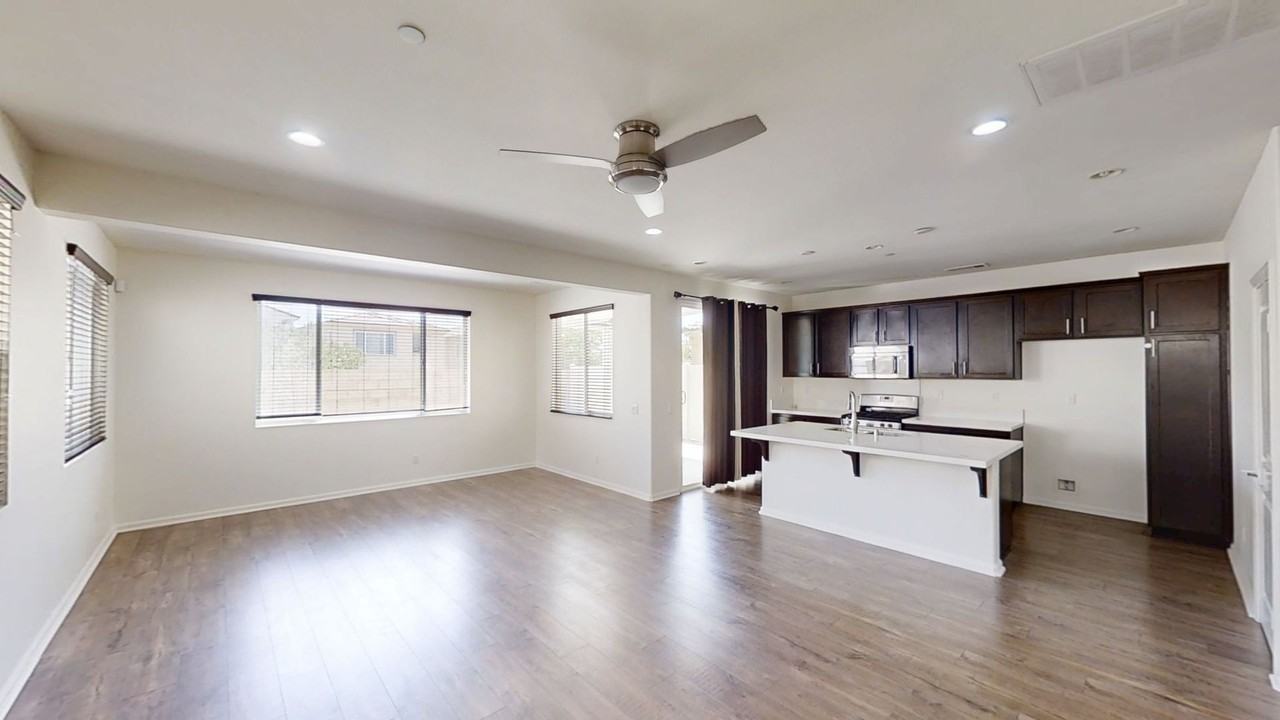 33767 King Dr - Photo 5 of 11