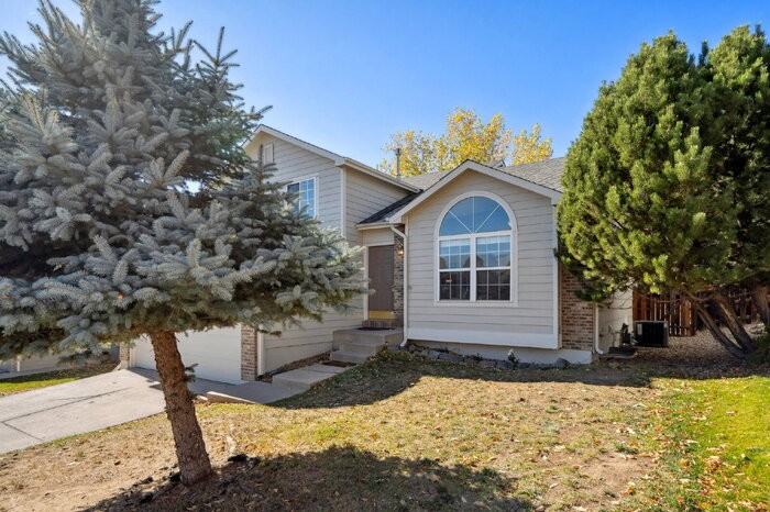 7430 Julynn Rd - Photo 2 of 33