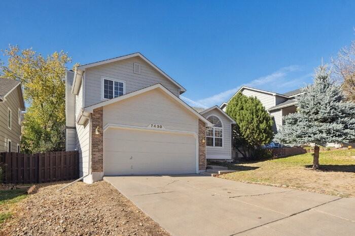 7430 Julynn Rd - Photo 3 of 33