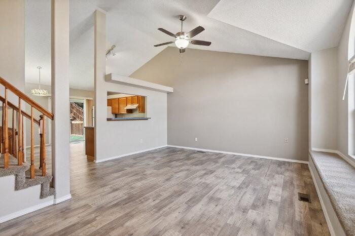 7430 Julynn Rd - Photo 4 of 33