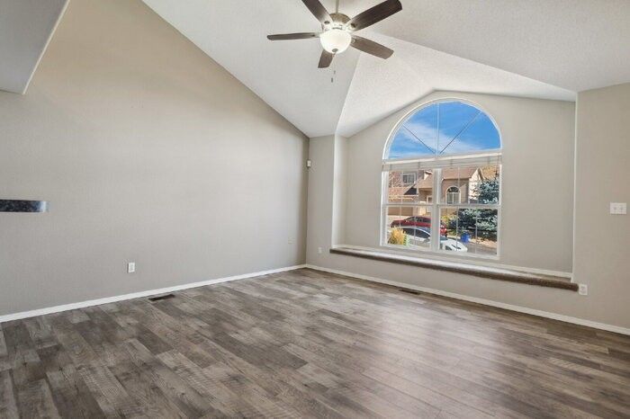 7430 Julynn Rd - Photo 5 of 33