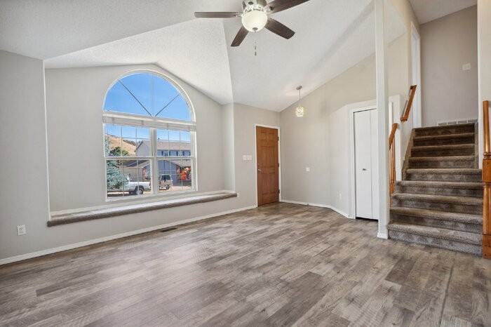 7430 Julynn Rd - Photo 6 of 33